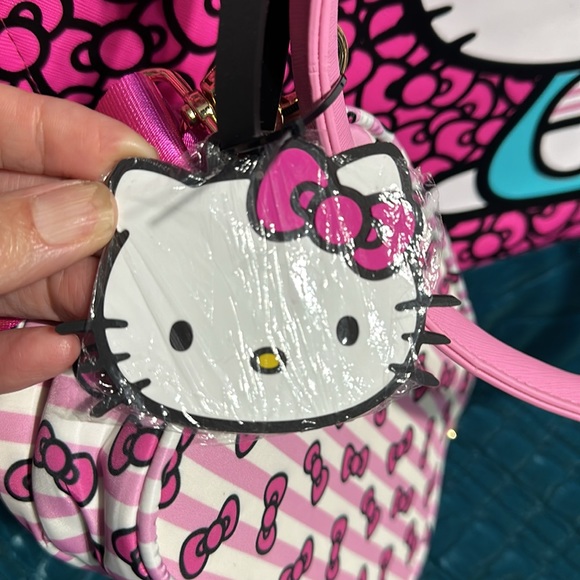 Hello Kitty Travel Tote with cross body bag and luggage tag - Picture 7 of 10